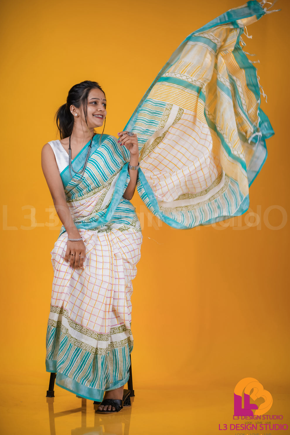 OFF-WHITE LINEN COTTON SAREE
