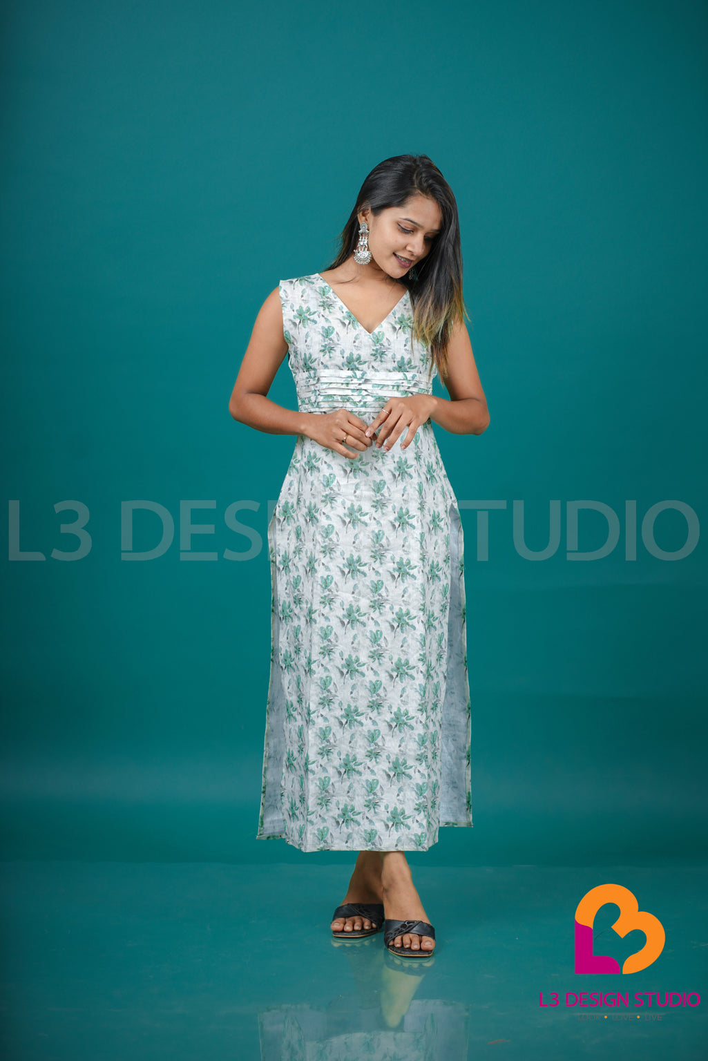 Pastel Green Floral Printed Pure Linen Sleeveless Kurti