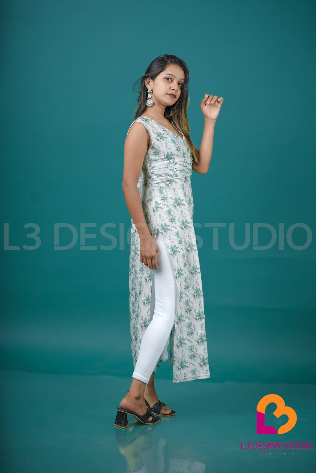 Pastel Green Floral Printed Pure Linen Sleeveless Kurti